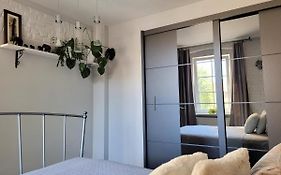 Bright And Cozy City Center Apartment